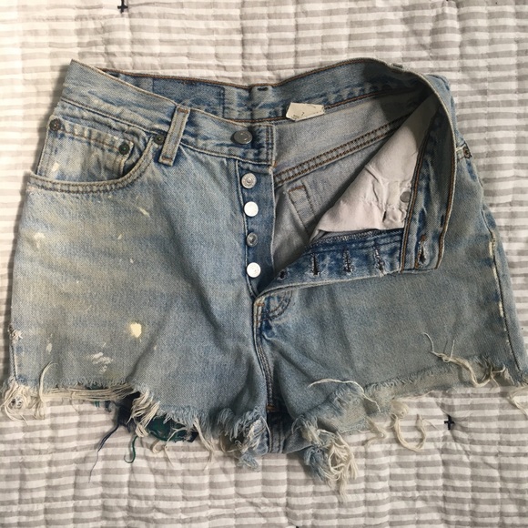 Vintage Levi’s Daisy Dukes - Picture 2 of 6